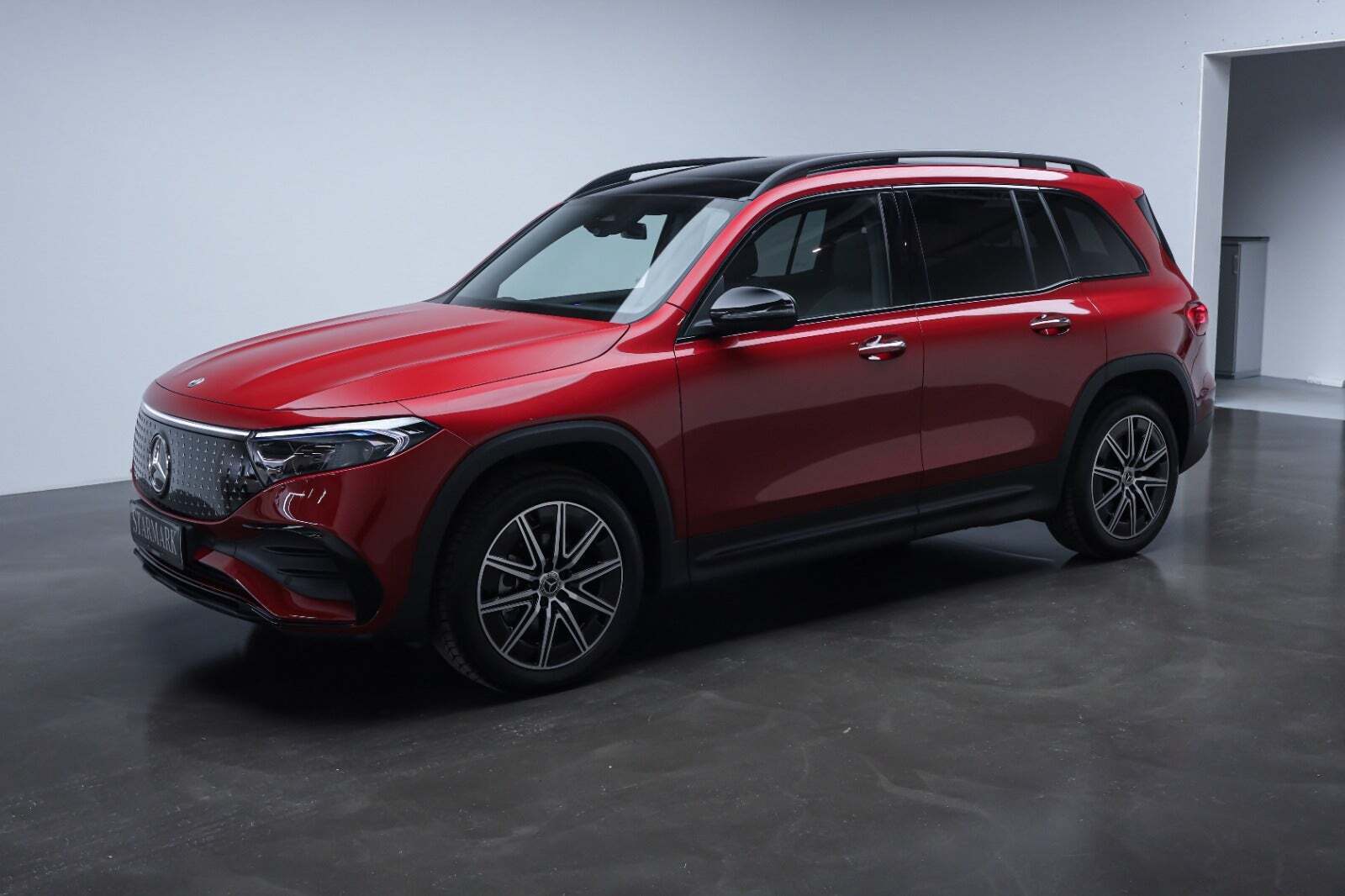 Rød Mercedes EQB250+ fra 2025