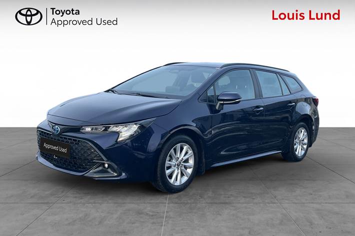 Blå Toyota Corolla fra 2024 set udefra