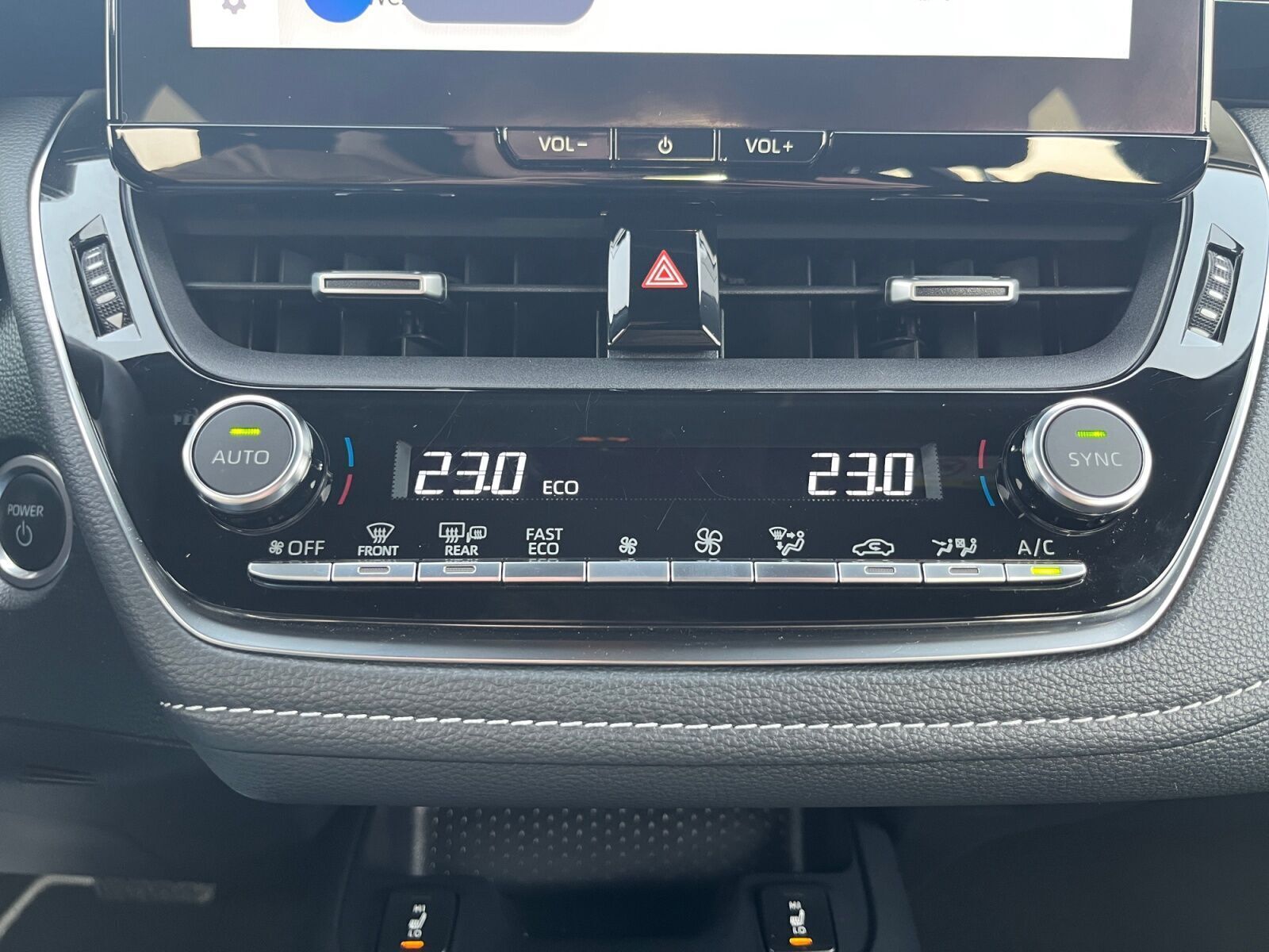 Blå Toyota Corolla fra 2024