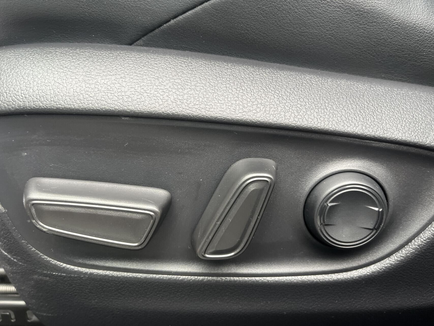 Hvid Toyota RAV4 Plug-in fra 2020