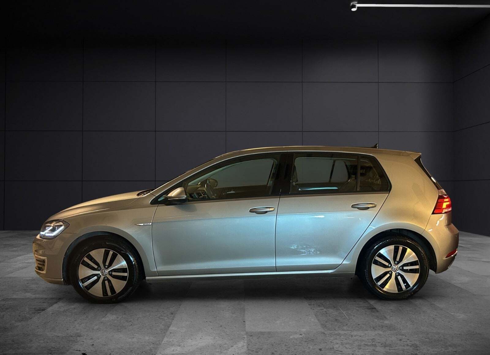 Sølv VW e-Golf VII fra 2020