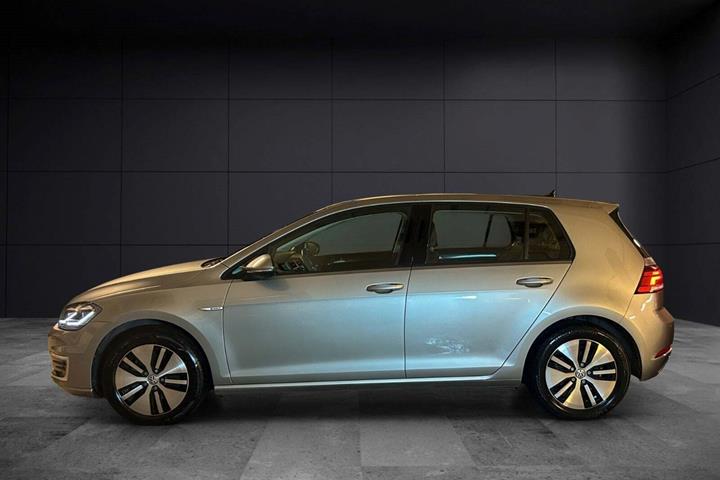Sølv VW e-Golf VII fra 2020