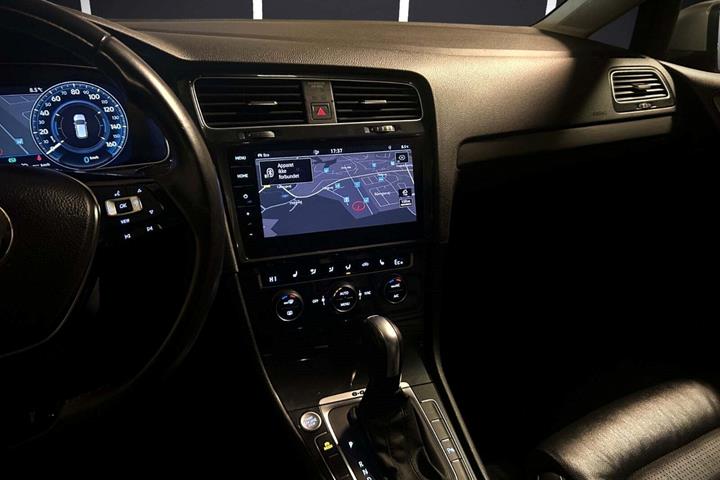 Sølv VW e-Golf VII fra 2020