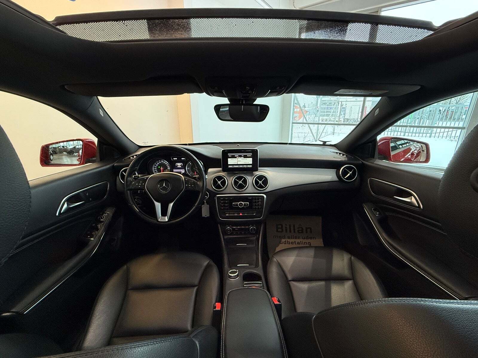 Rød Mercedes CLA220 fra 2014