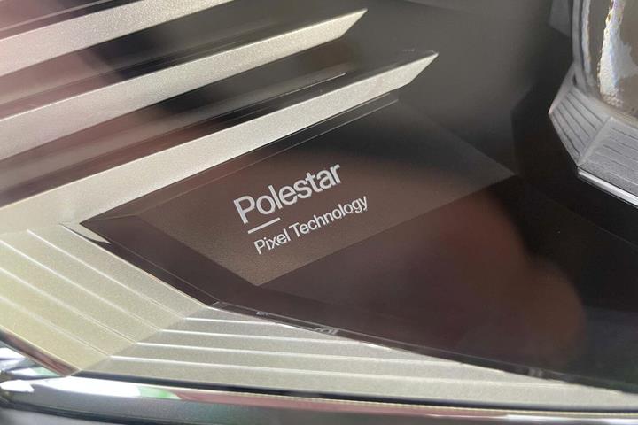 Hvid Polestar 2 fra 2023