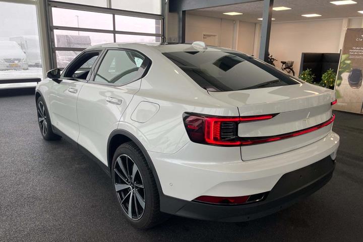 Hvid Polestar 2 fra 2023