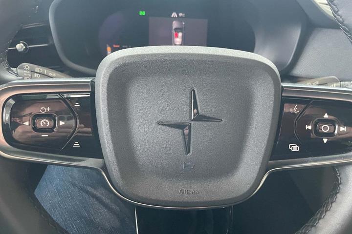 Hvid Polestar 2 fra 2023