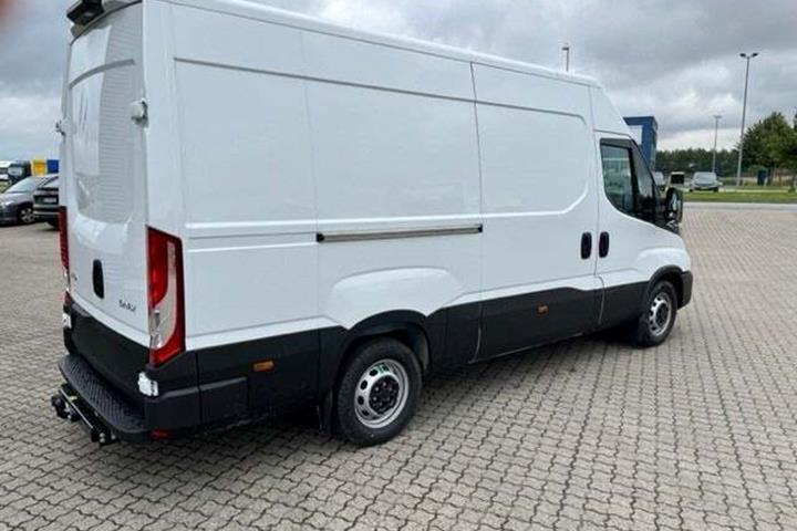 Hvid Iveco Daily fra 2026