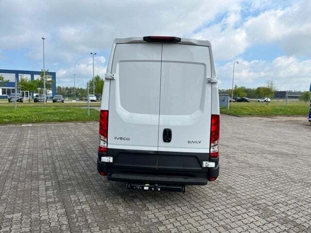 Hvid Iveco Daily fra 2026