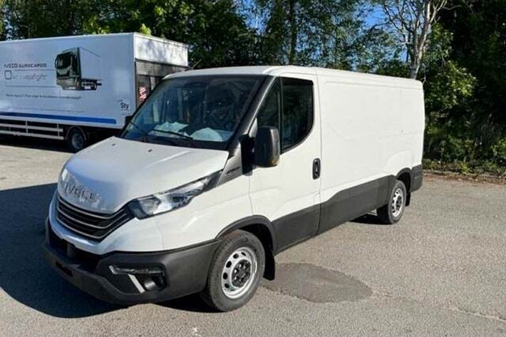 Hvid Iveco Daily fra 2026 set udefra