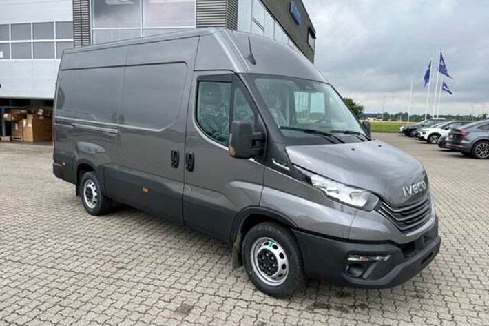 Sort Iveco Daily fra 2026