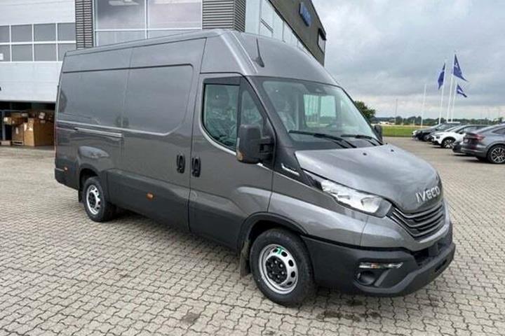 Sort Iveco Daily fra 2026