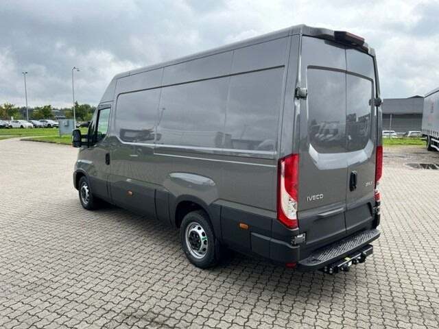 Sort Iveco Daily fra 2026