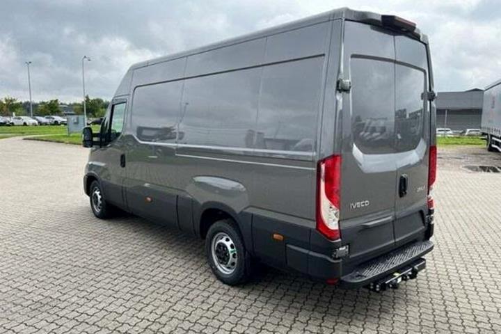 Sort Iveco Daily fra 2026