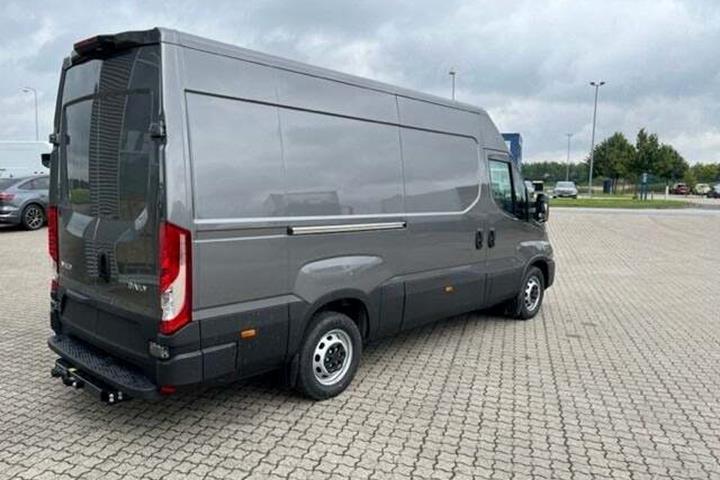 Sort Iveco Daily fra 2026
