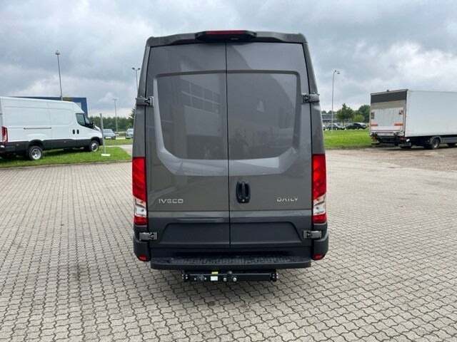 Sort Iveco Daily fra 2026
