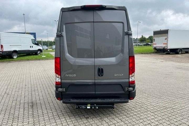 Sort Iveco Daily fra 2026