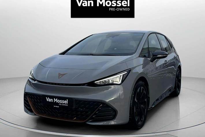 Grå Cupra Born fra 2024 set udefra