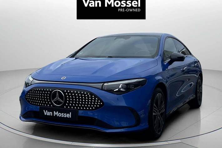 Blå Mercedes CLA250+ fra 2025