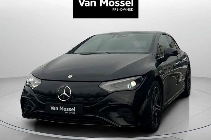 Sort Mercedes EQE350+ fra 2025 set udefra