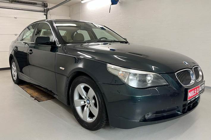 Grøn BMW 530i fra 2006