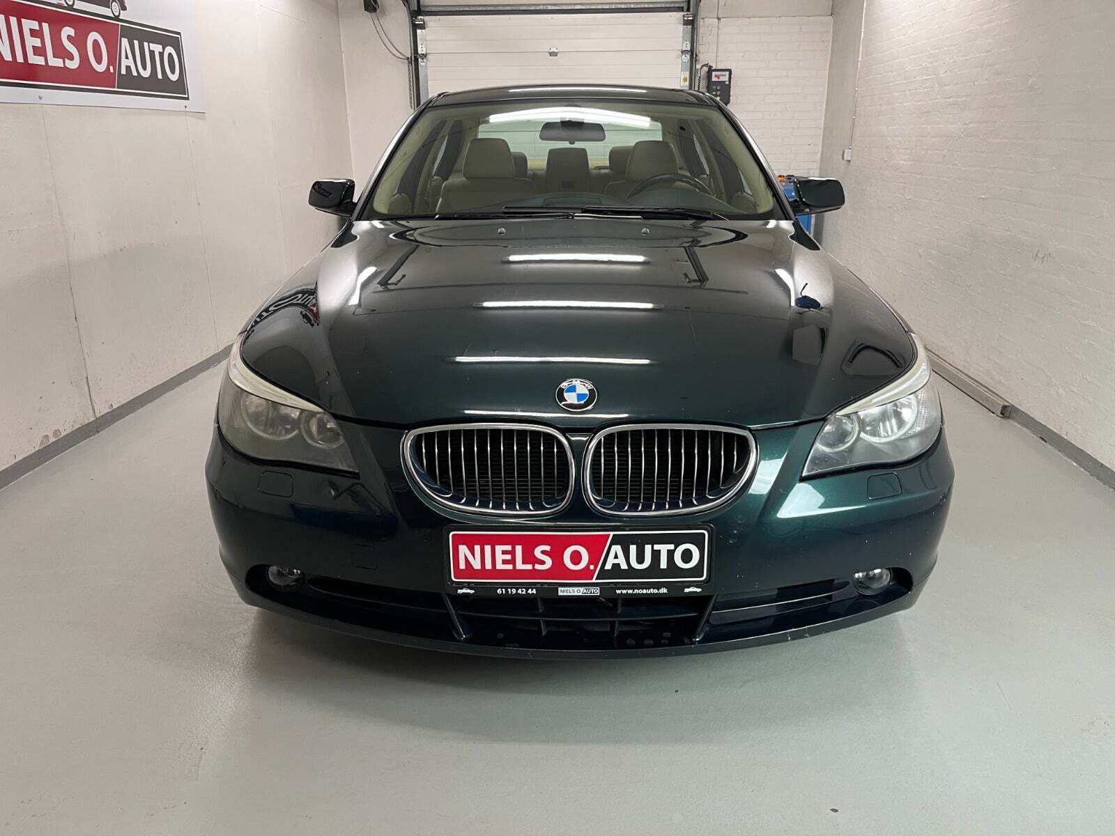 Grøn BMW 530i fra 2006