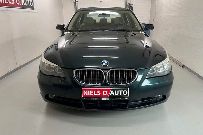 Grøn BMW 530i fra 2006