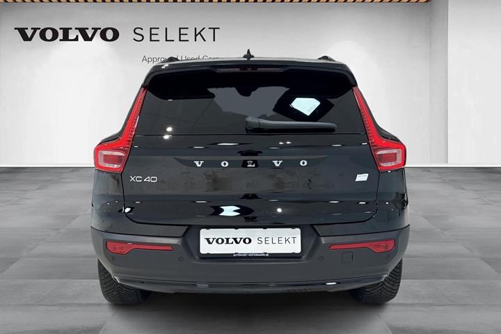 Sort Volvo XC40 fra 2023
