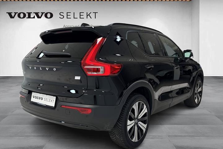Sort Volvo XC40 fra 2023