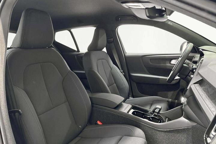 Sort Volvo XC40 fra 2023