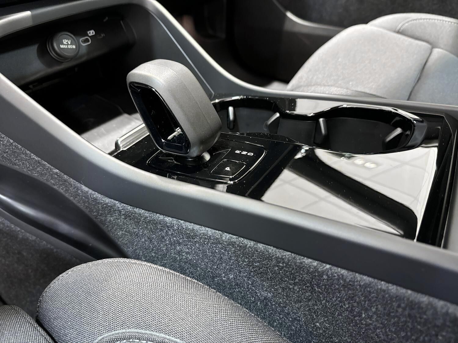 Sort Volvo XC40 fra 2023