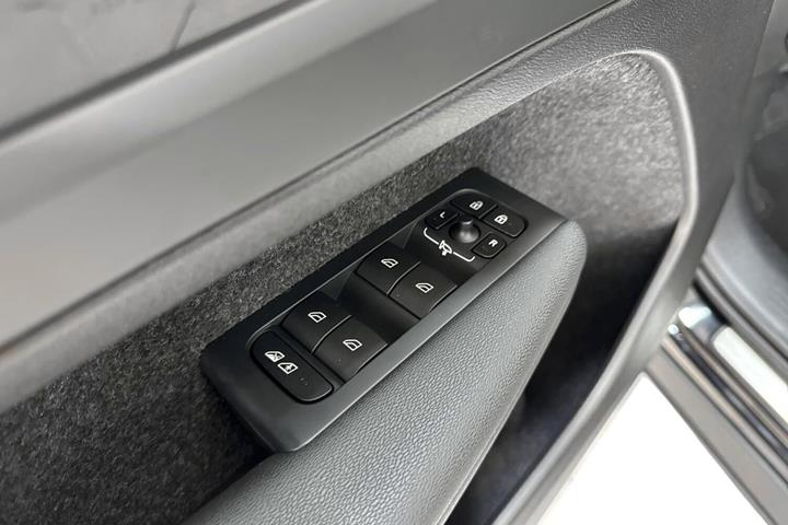 Sort Volvo XC40 fra 2023