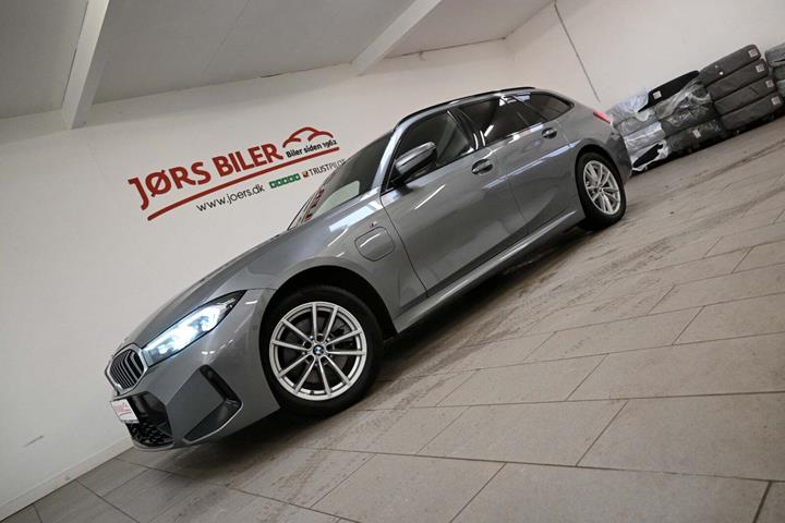 Grå BMW 320e fra 2023