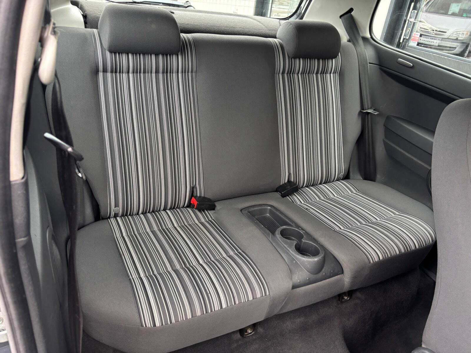 Grå VW Fox fra 2006