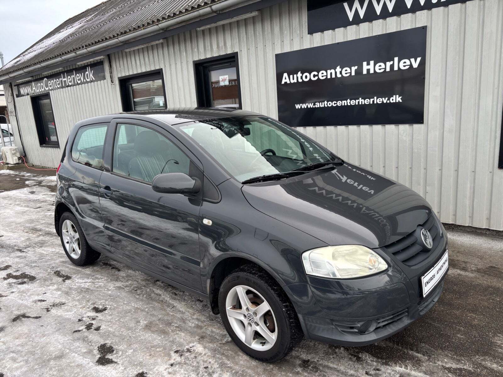 Grå VW Fox fra 2006