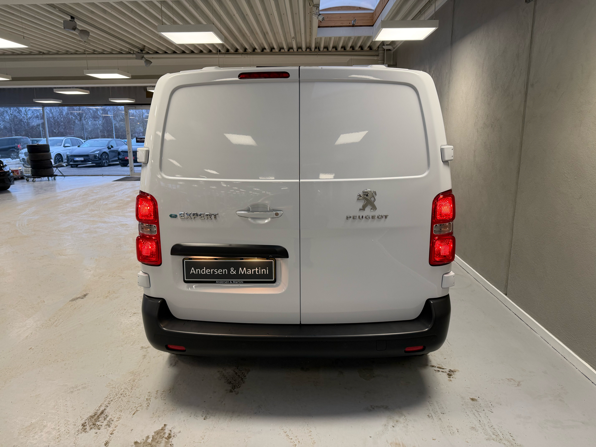 Peugeot e-Expert L2 EL Plus 136HK Van Aut.
