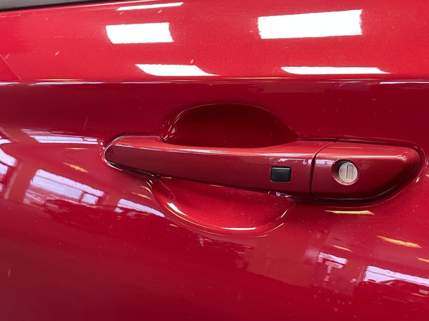 Rød Hyundai Kona fra 2020