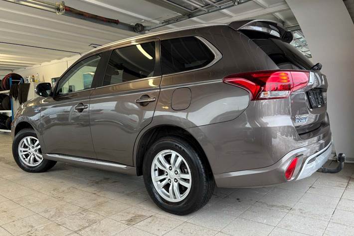 undefined Mitsubishi Outlander fra 2020