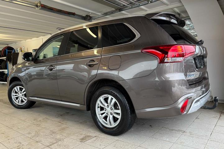 undefined Mitsubishi Outlander fra 2020