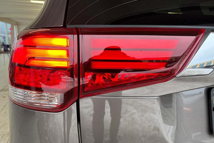 undefined Mitsubishi Outlander fra 2020