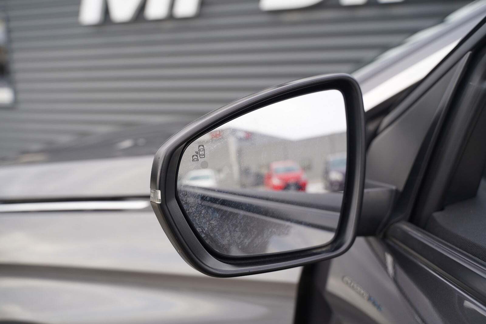 Grå Peugeot 3008 fra 2022