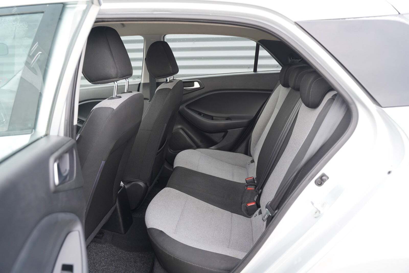 Sølv Hyundai i20 fra 2015