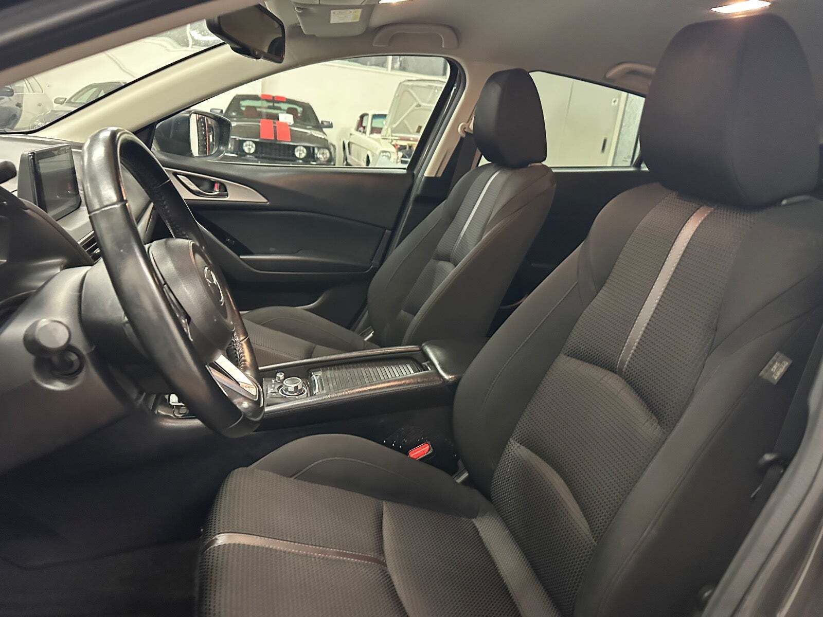 Grå Mazda 3 fra 2018