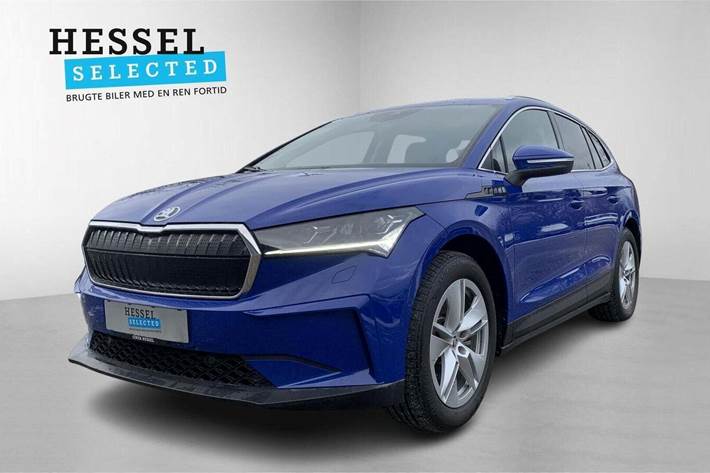 Blå Skoda Enyaq fra 2023 set udefra