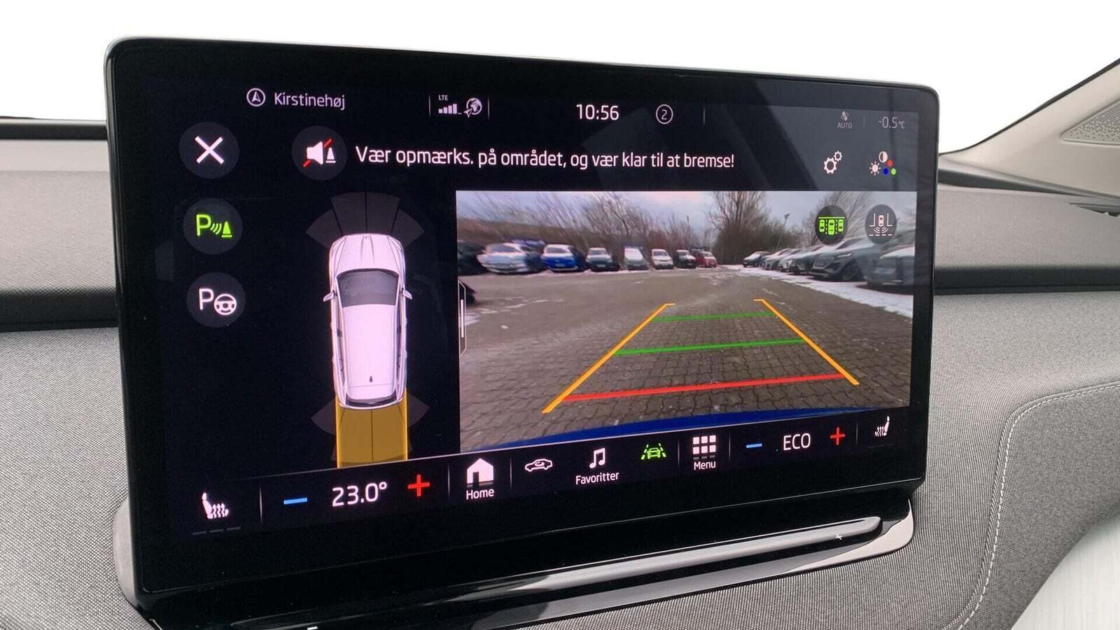 Blå Skoda Enyaq fra 2023