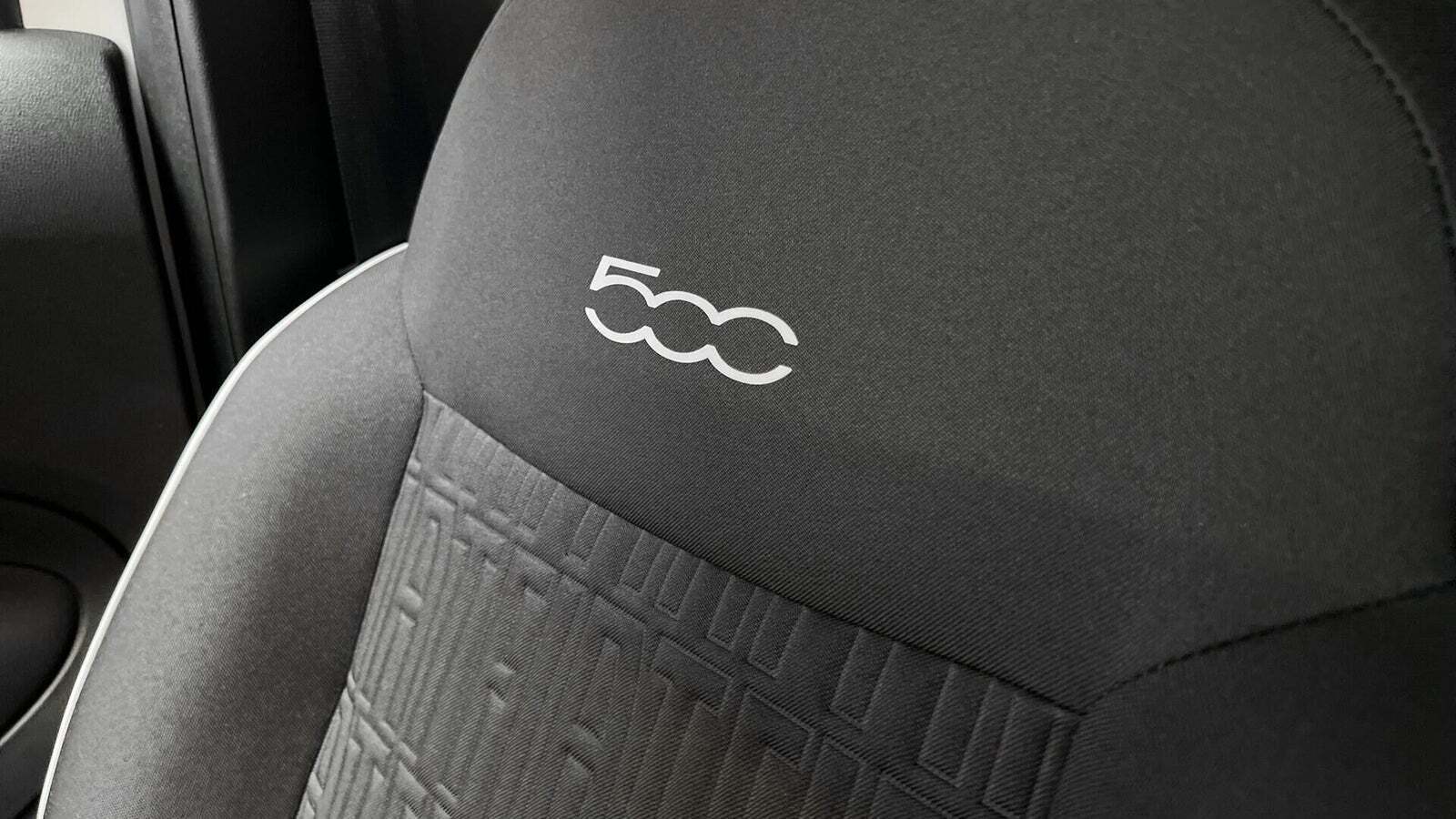 Hvid Fiat 500e fra 2022