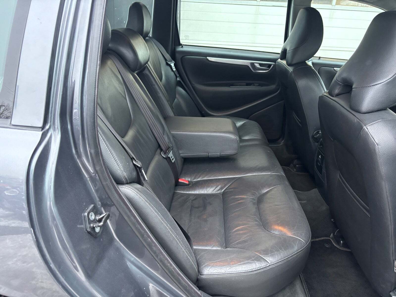 Grå Volvo V70 fra 2005