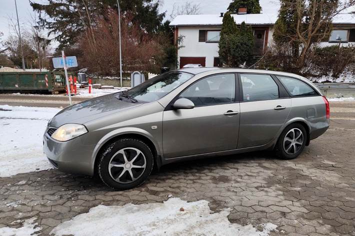 Grøn Nissan Primera fra 2006