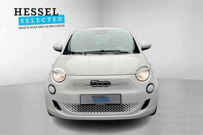Hvid Fiat 500e fra 2023