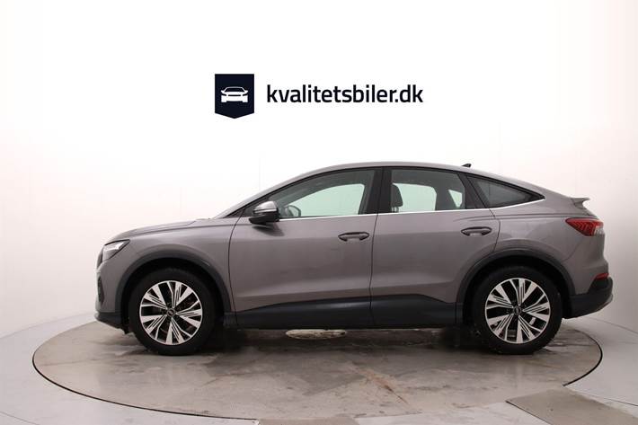 Grå Audi Q4 fra 2022